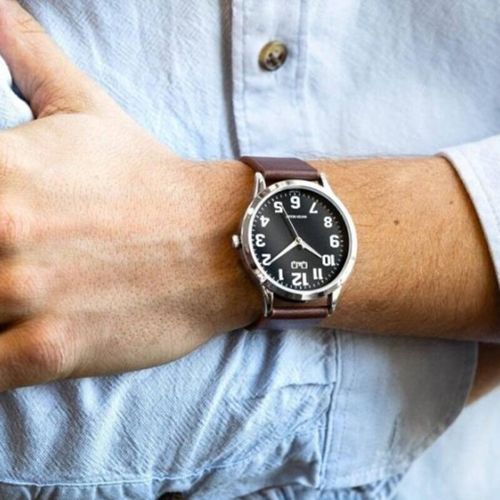 Reloj Q&Q análogo de cuero café para hombre
