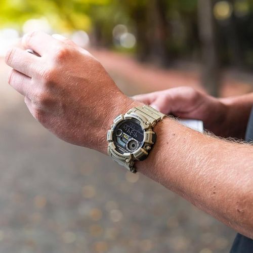 Reloj Casio digital Timeless de resina verde militar para hombre